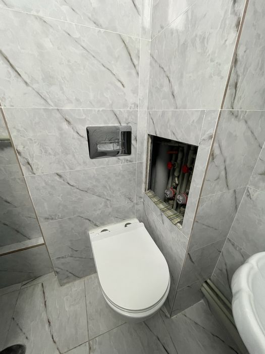 Подвесной унитаз с сиденьем