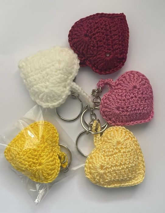 Breloc Inima Handmade Tricotat Rosu