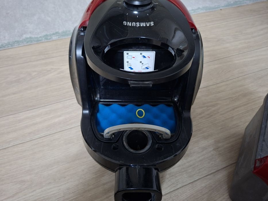 Продам пылесос самсунг SC18M21