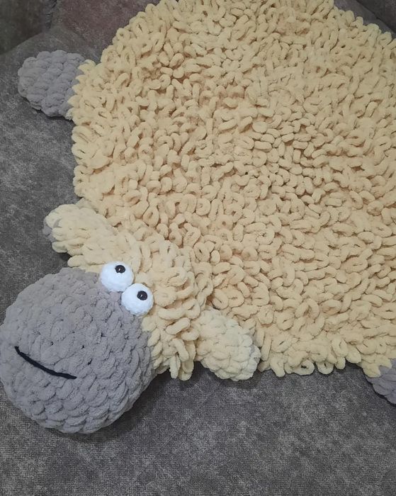 Вязанный коврик для детей