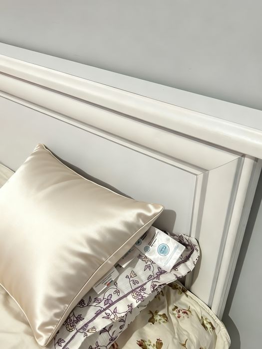 Кровать с матрасом