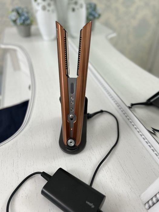 Продам утюжок Dyson Corrale HS07