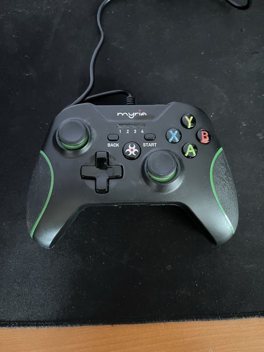 Myria gamepad cu fir