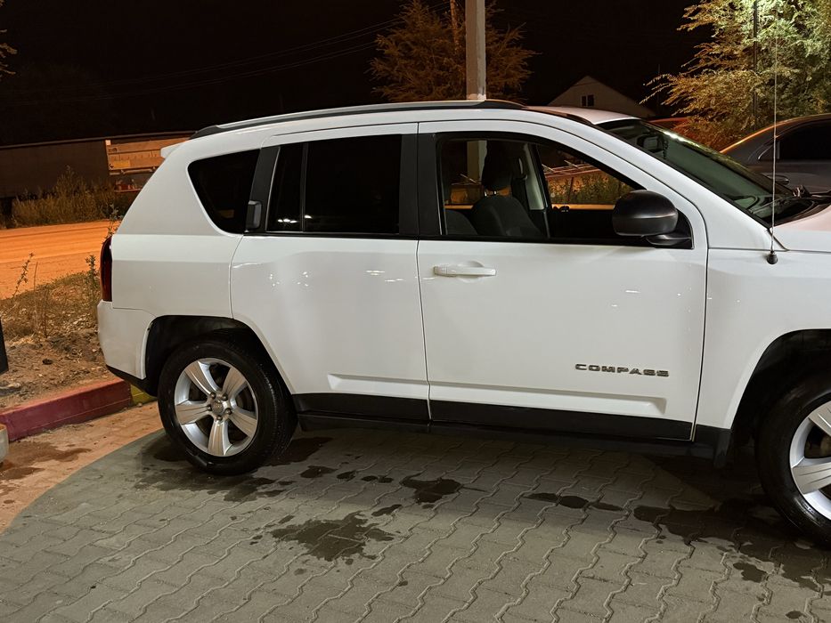Продам машину Jeep compass 2016года об 2,4