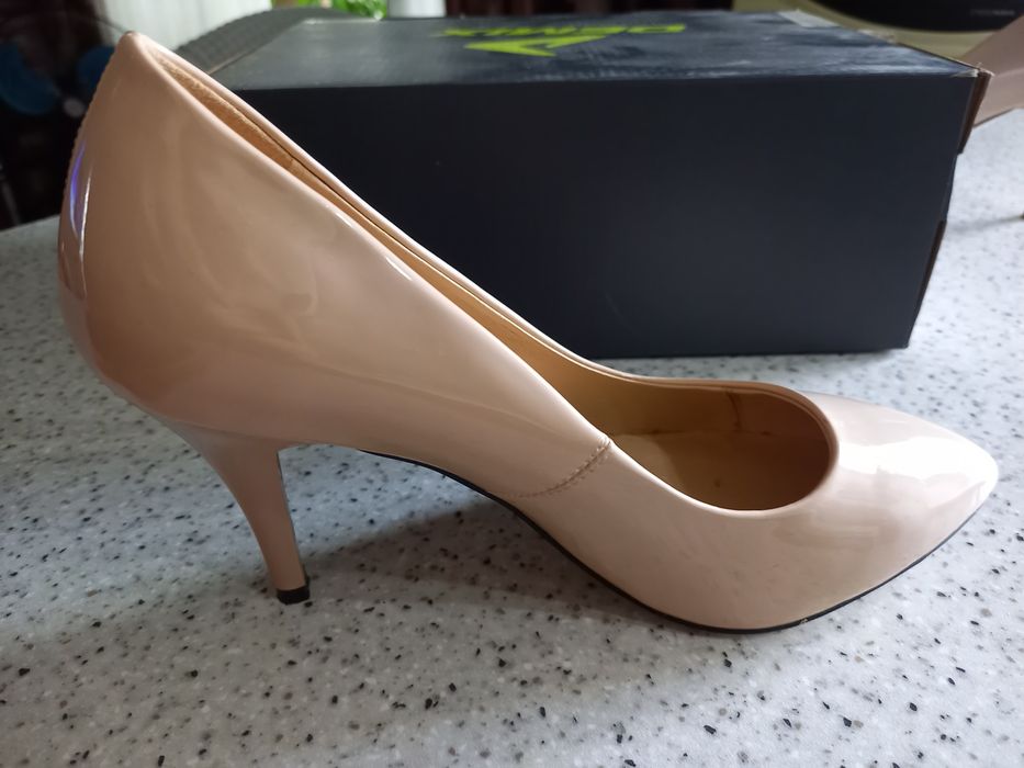 Продам классические туфли