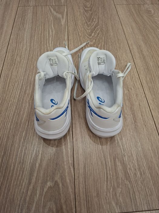 Кроссовки asics белые