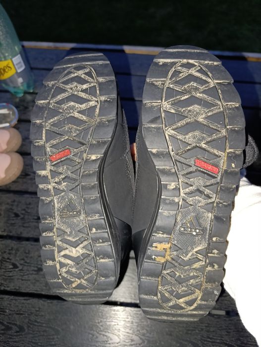 Adidas апрески, леко жулнати.