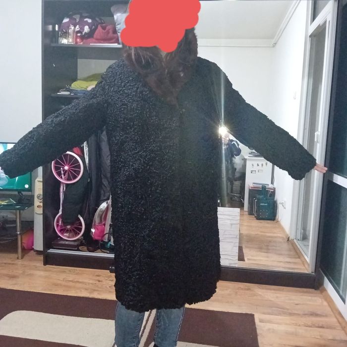 Blana naturala astrahan cu guler de vulpe