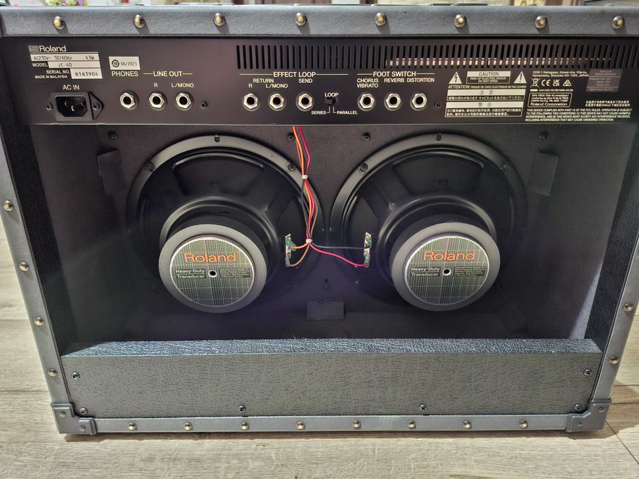 Vând Roland jc-40