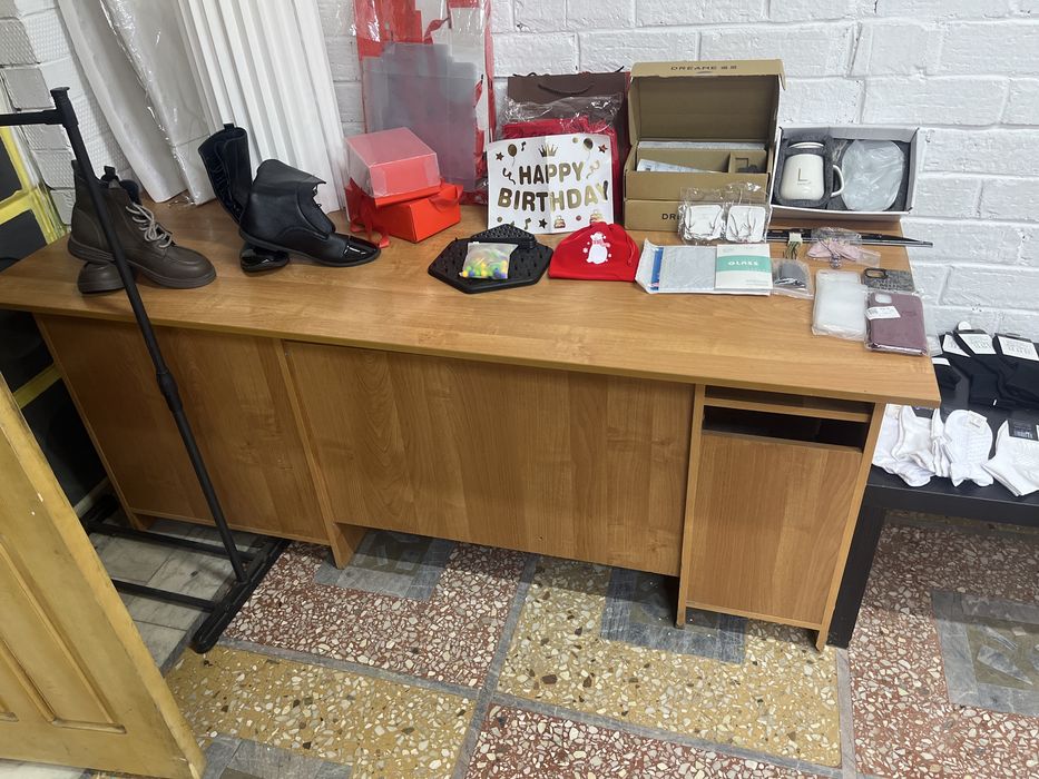 В продаже офисные столы