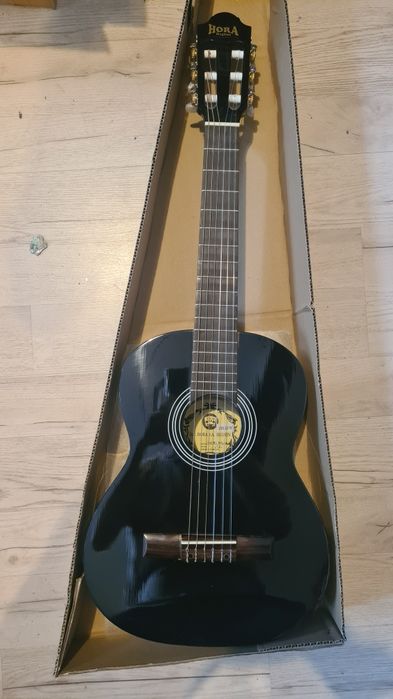 Chitara Hora Reghin Laura 1/2 black, husa si scaunel de picior