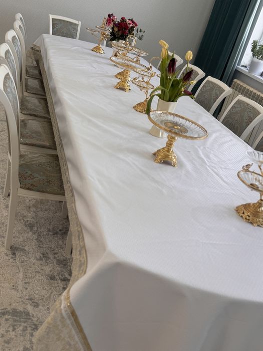 Гостиный стол+ 12 стулья