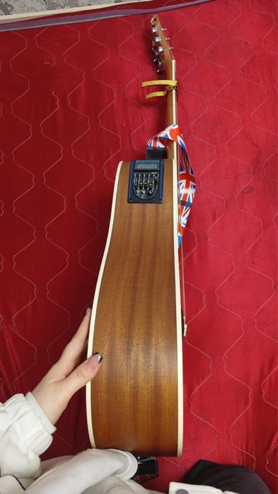 продается гитара