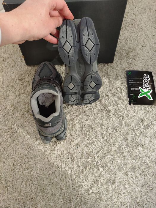New Balance 9060 Magnet