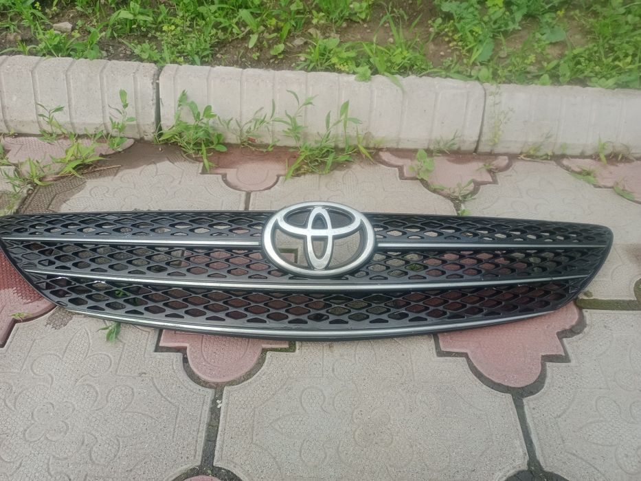 Продам решетку от радиатора Toyota