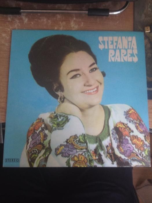 Vand diferite discuri vinyl(artisti romani 95%)