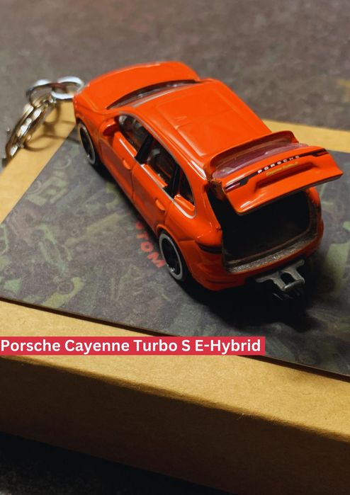 Breloc masinuta metalica Porsche Cayenne ( majorette )