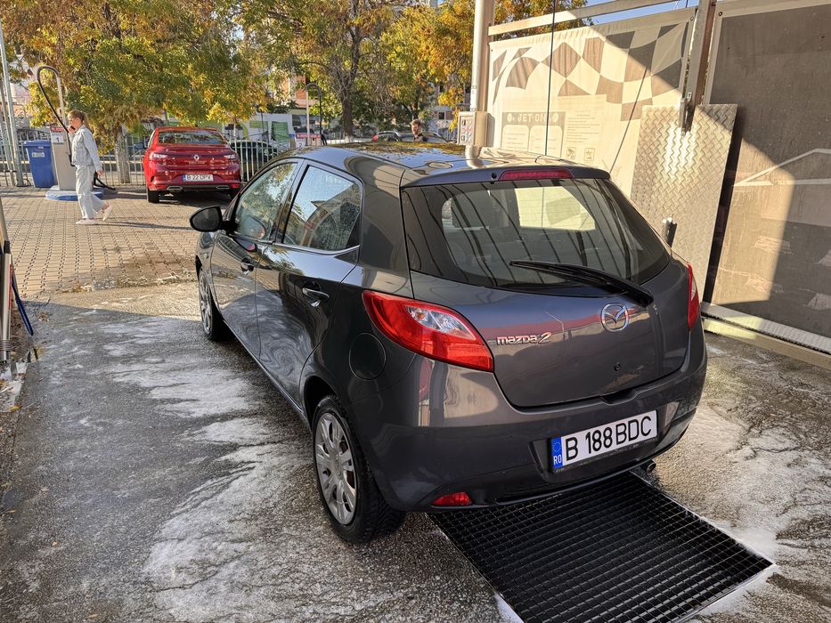 MAZDA 2 2011 — imagine 2