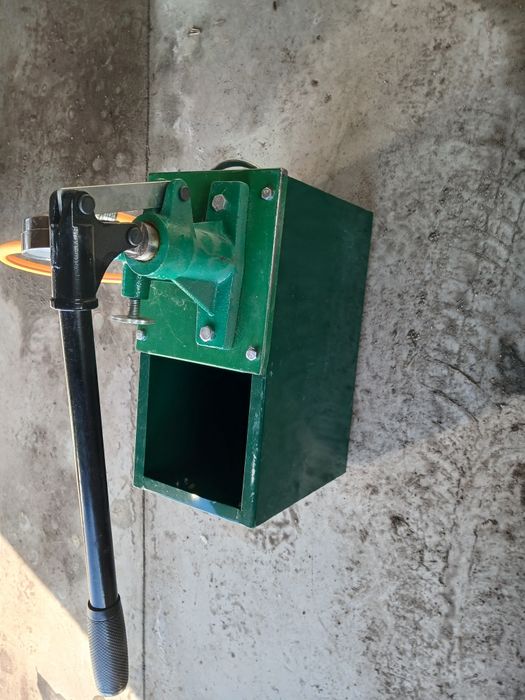 Pompa manuala de testat instalatii 100 bar  cuva 10 litri