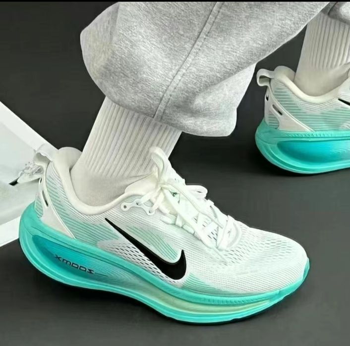 Кроссовки женские мужские