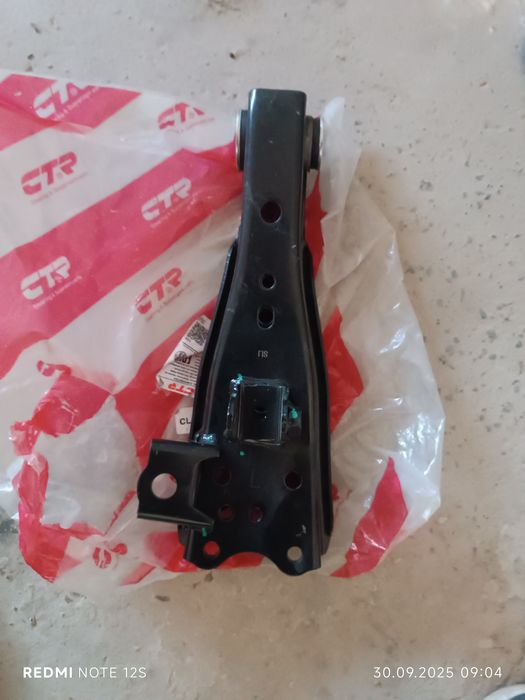 Тойота хайс Рычаг нижний