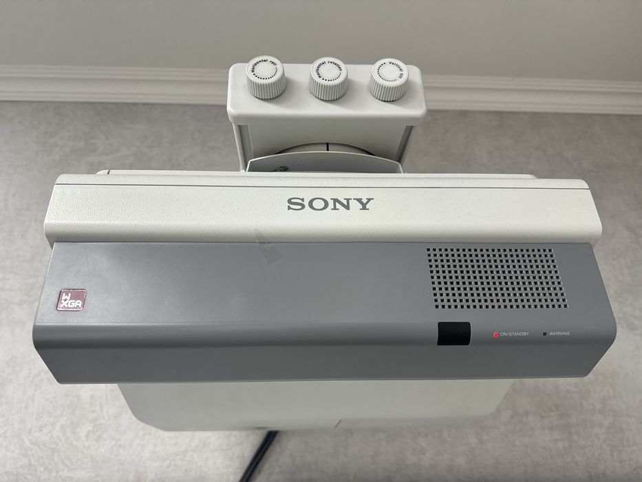 Проектор Sony с интерактивной доской