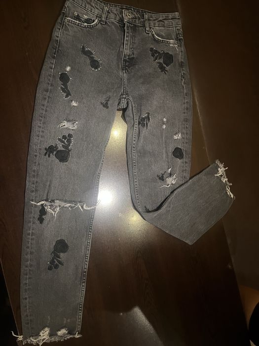 Накъсани черни дънки Bershka