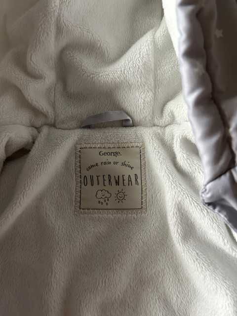 2 бр. бебешки космонавти 0–3 месеца – George и Babybol (момче/момиче)