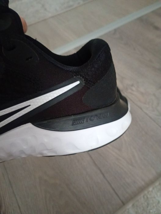 Маратонки Nike Renew
