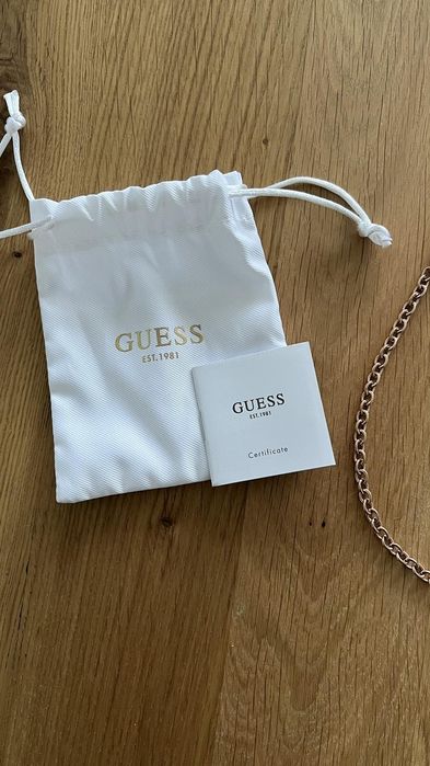 GUESS колие със сърце