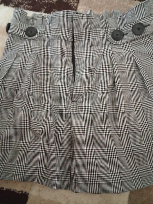 Pantaloni scurți Zara