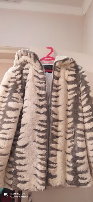 Продаю женскую куртку
