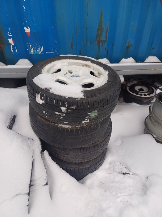 Диски с резиной.