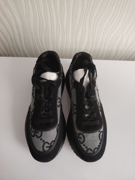 Продам кроссовки