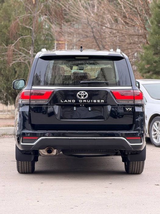 Bugun sotuvimizda Toyota Land Cruiser 300