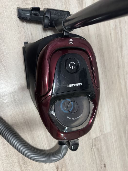 Пылесос SAMSUNG.