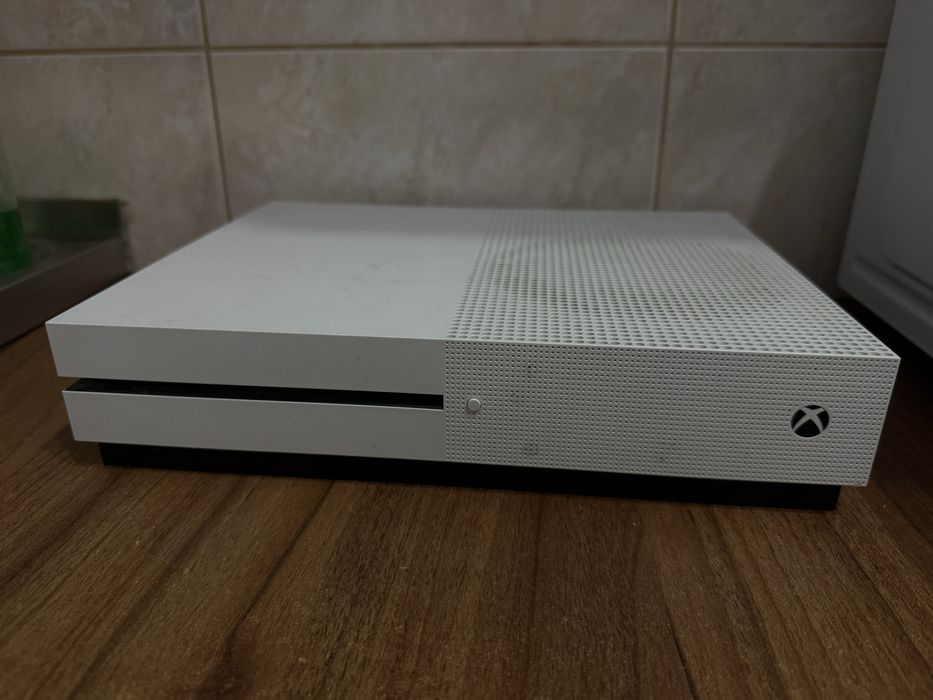 Xbox One S + jocuri CD