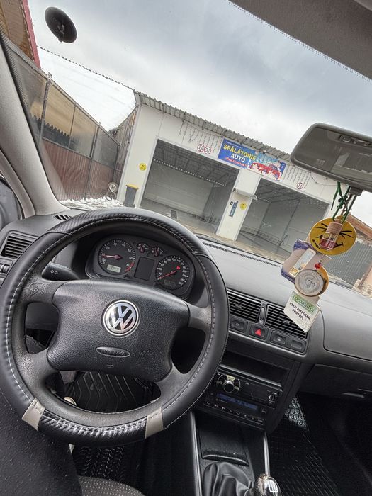 Vand golf 4 1.6 benzina 105 cai