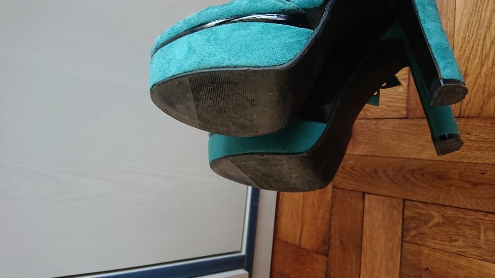 Дамски обувки на платформа