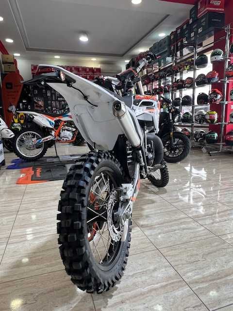 Motocicleta enduro adulti KAYO KT250 (2T,250cc,31cp) la MYMOTO CT