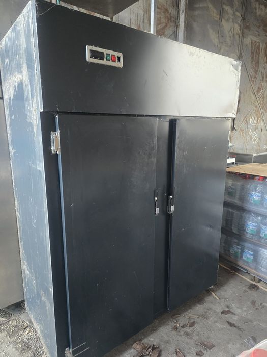 Frigider profesional din inox