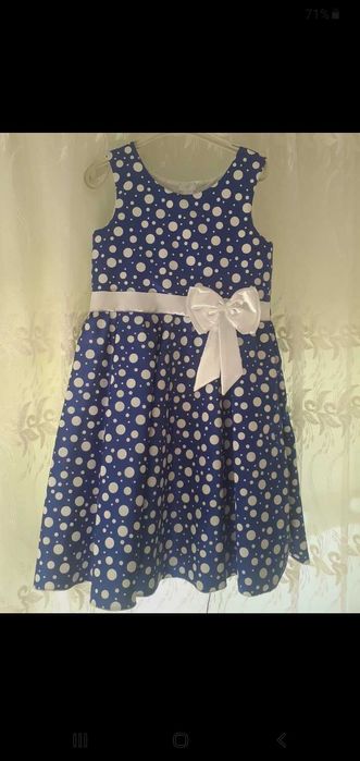 Rochita albastra cu buline albe pentru fetite 7-8 ani