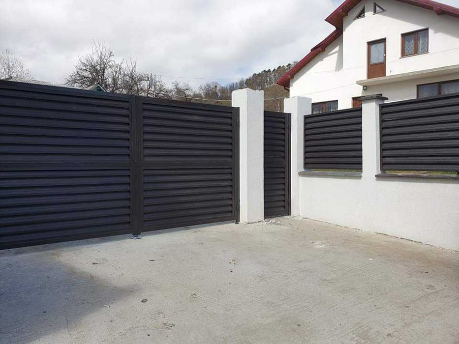 Garduri din panouri stil jaluzele, sipca metalica, tabla, plasa si BCA