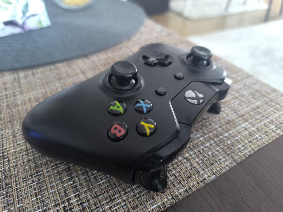 Controllere  PS4 și Xbox