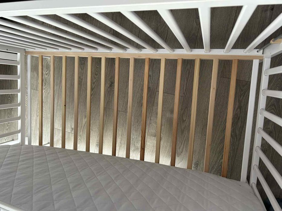 Patut din lemn bebelus