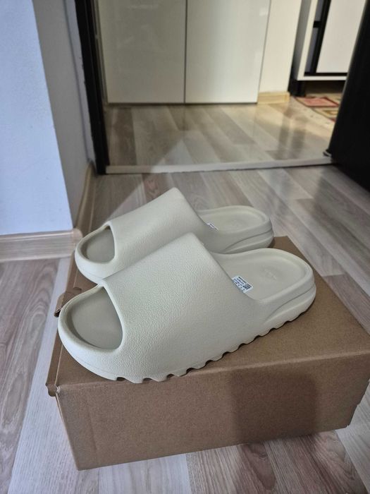 Papuci Adidas Yeezy Slide
