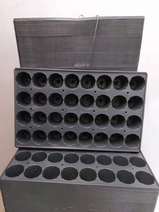 Табли за разсад 32 гнезда