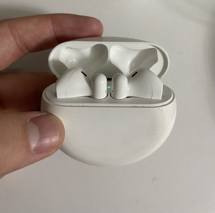 Продам наушники Huawei Freebuds 3
