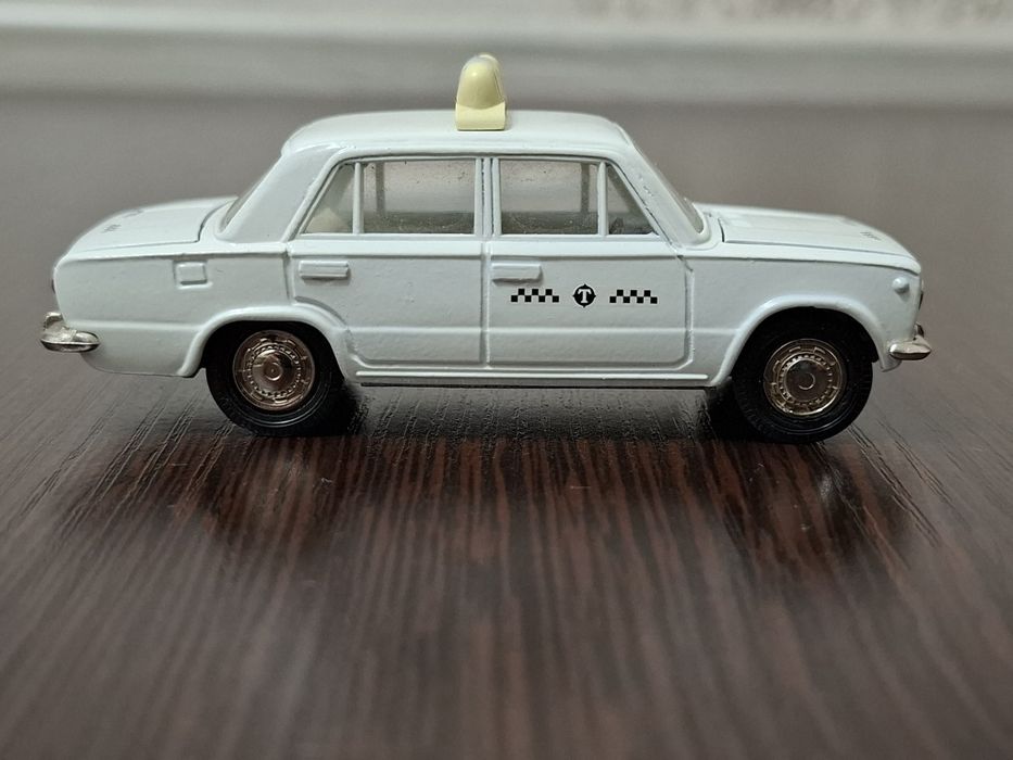 Коллекционная модель ВАЗ 2101 такси, масштаб 1:43