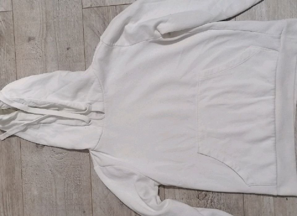 Vând hanorace si bluza de dama în stare impecabila!